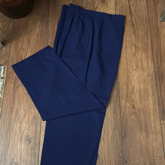 Pants suit - Picture 9 of 13